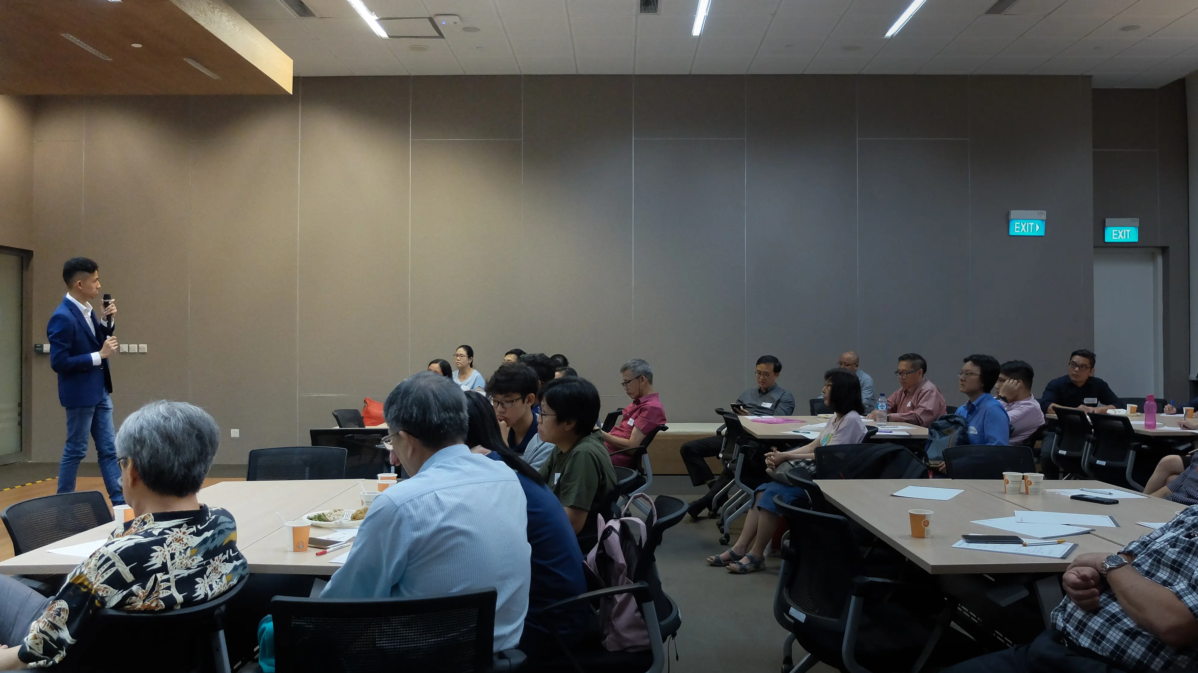 Corporate presentation setting